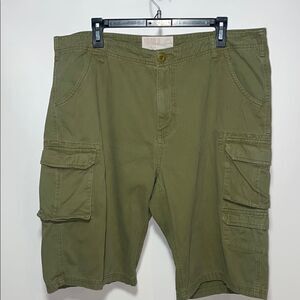 Olive Green Cargo Shorts with Durable Fabric